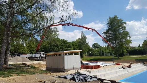 Schwimmbad im Garten